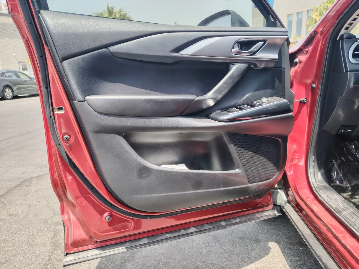 Car image 10