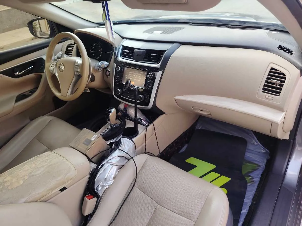 Car image 13