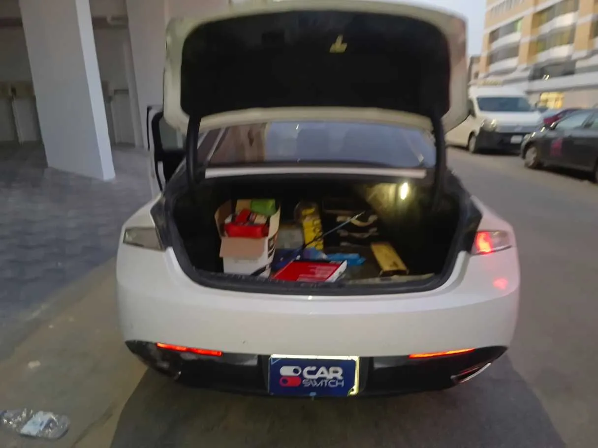 Car image 24