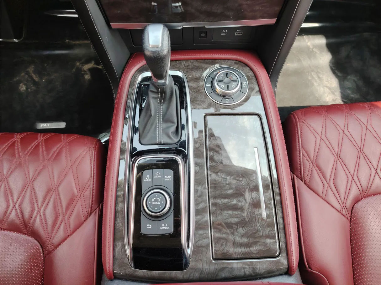 Car image 14