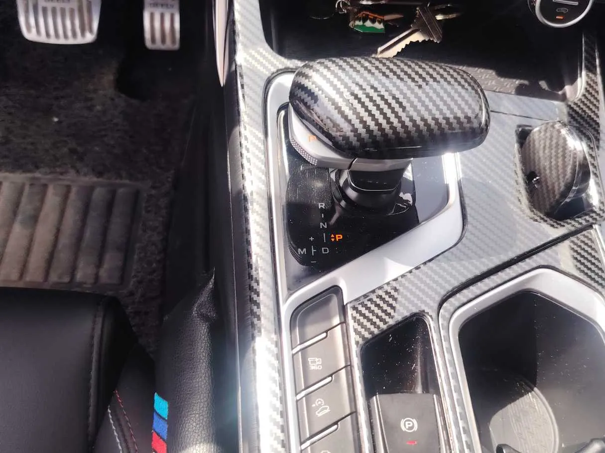 Car image 18