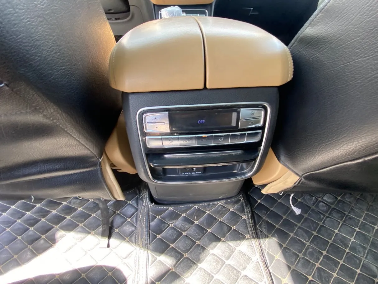 Car image 24