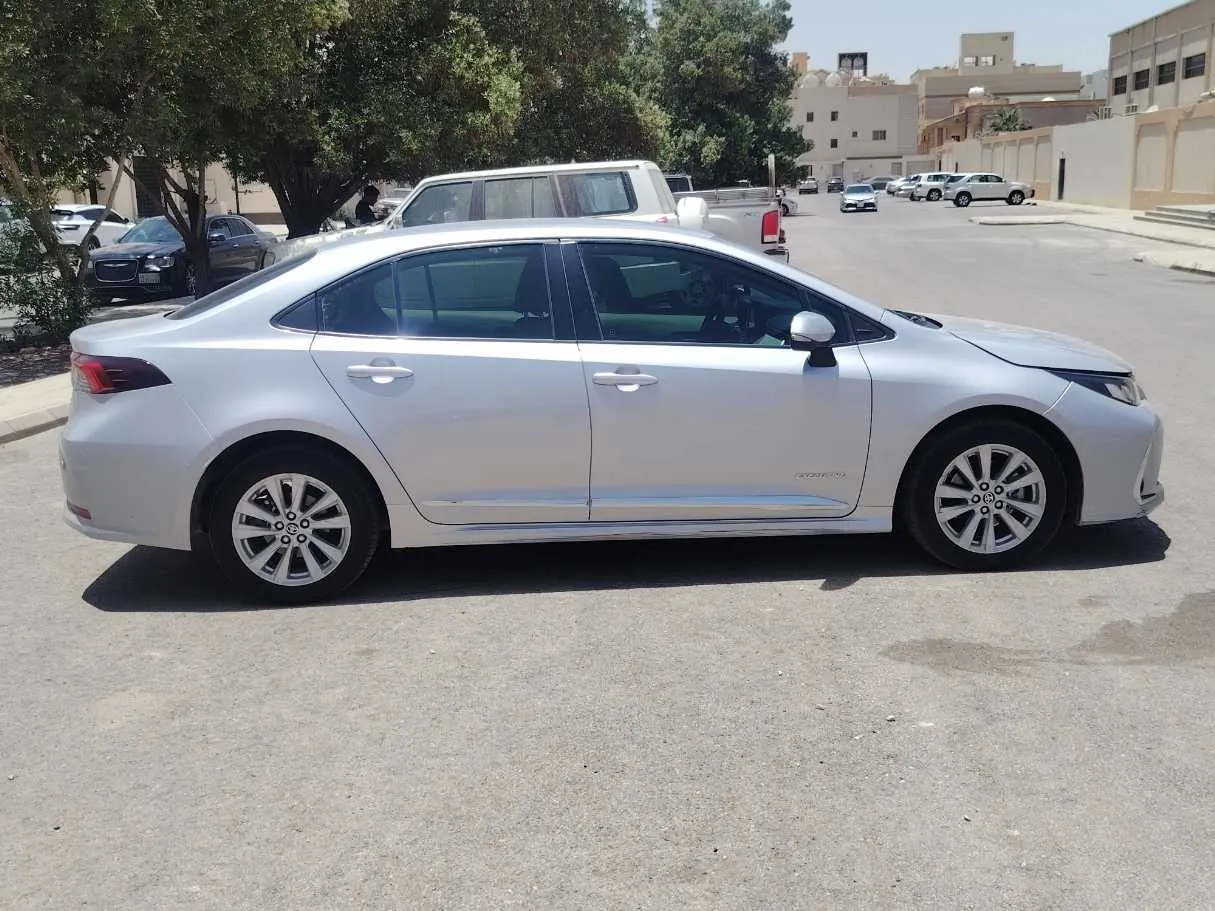 Car image 4
