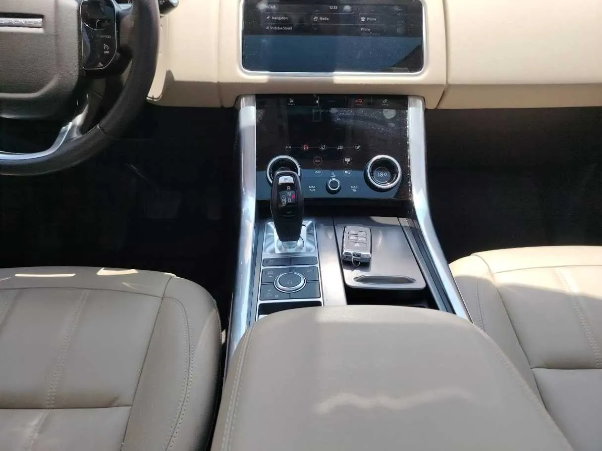 Car image 26