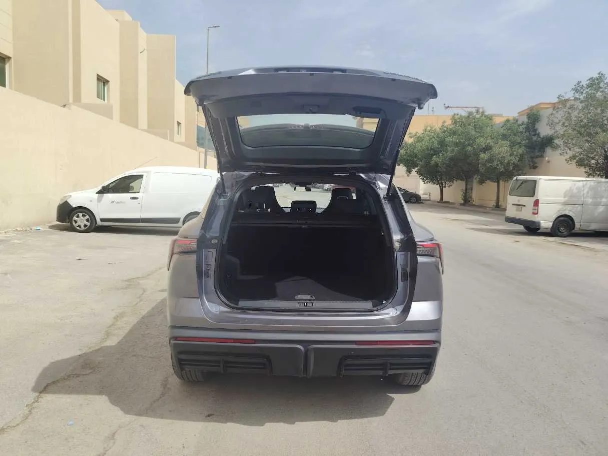 Car image 23