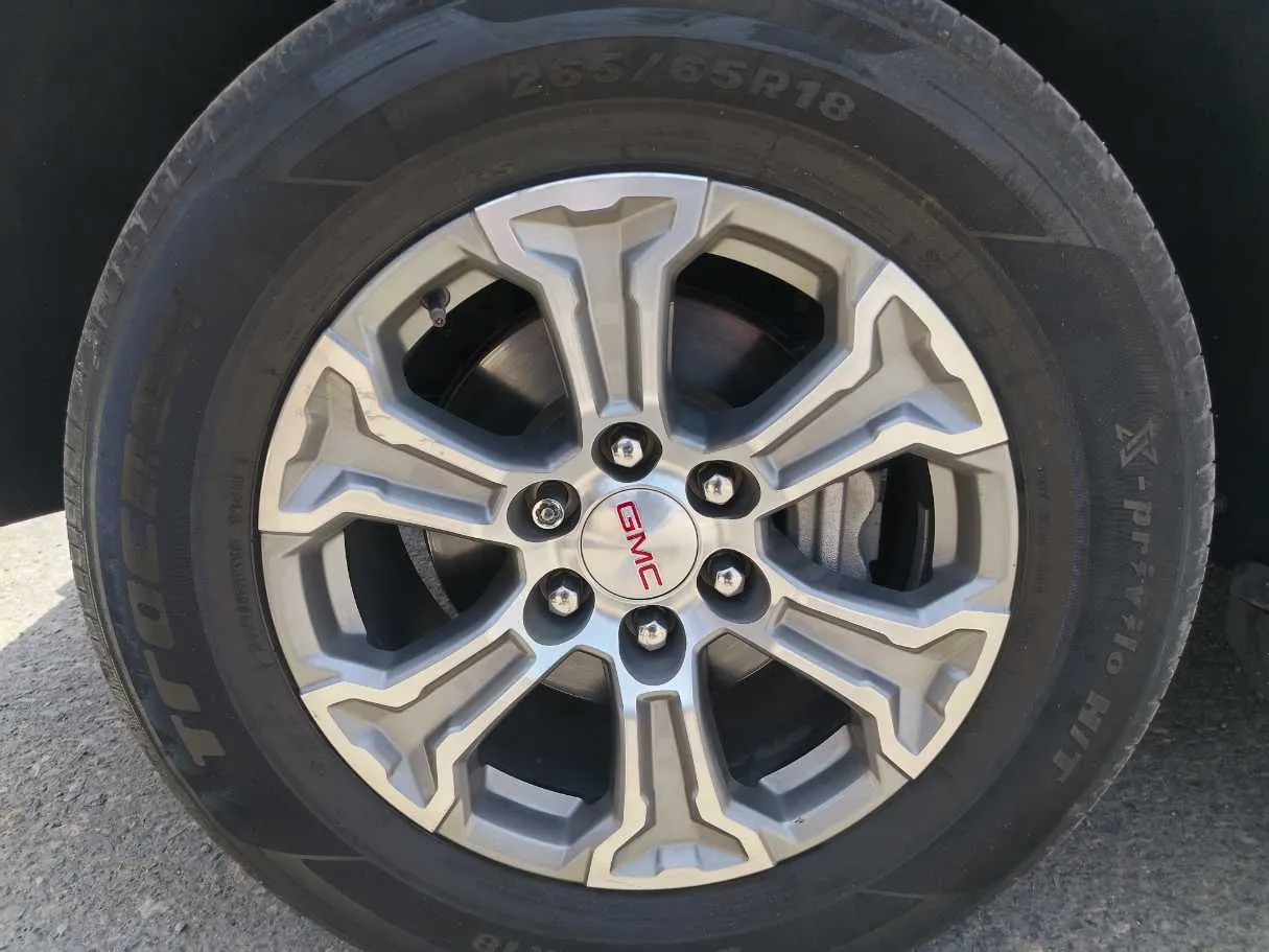 Car image 10