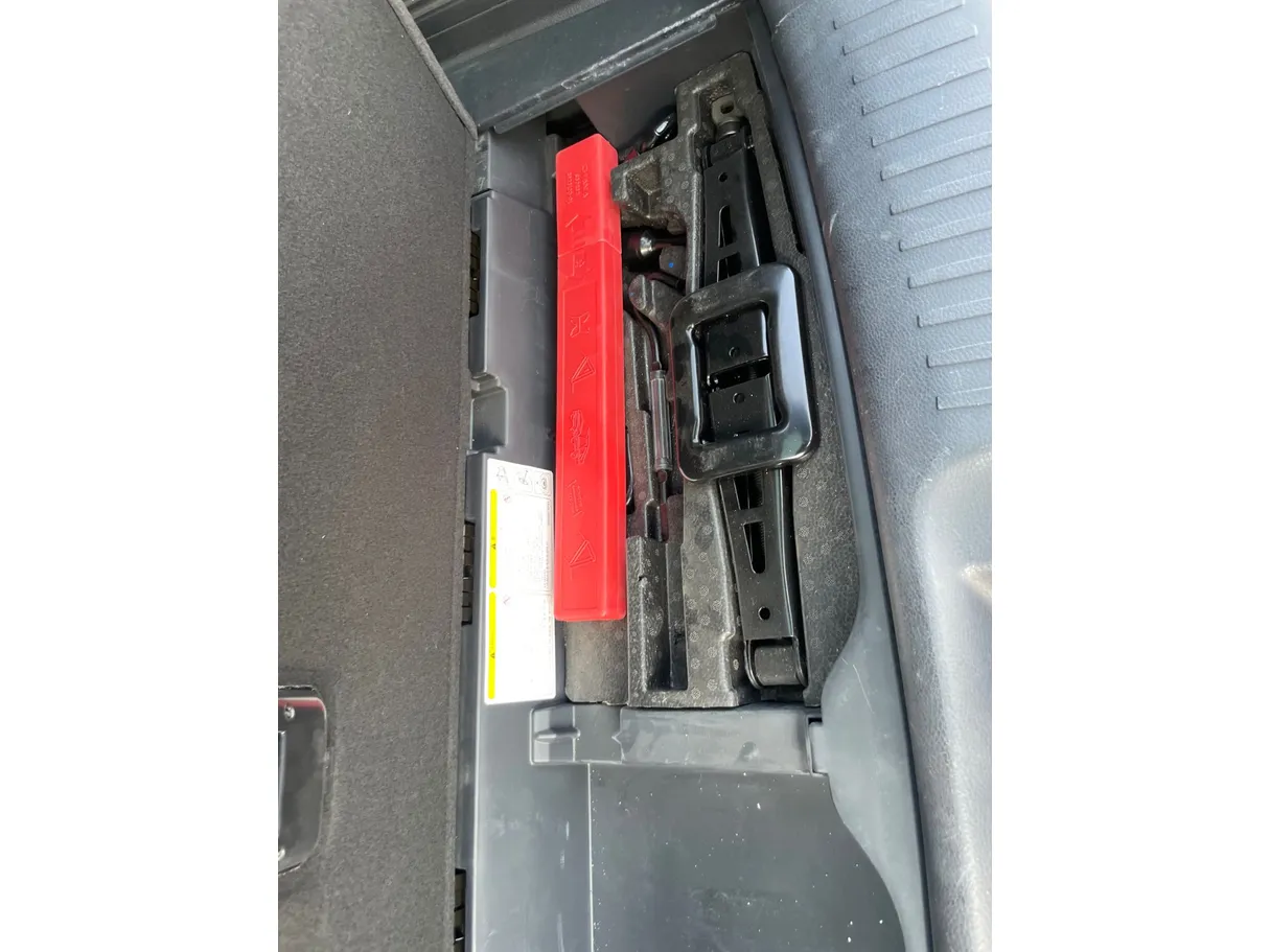 Car image 25