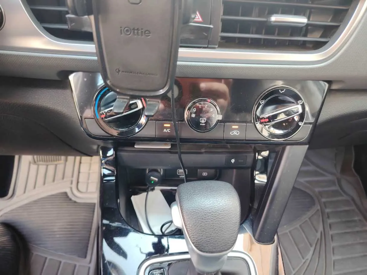Car image 26