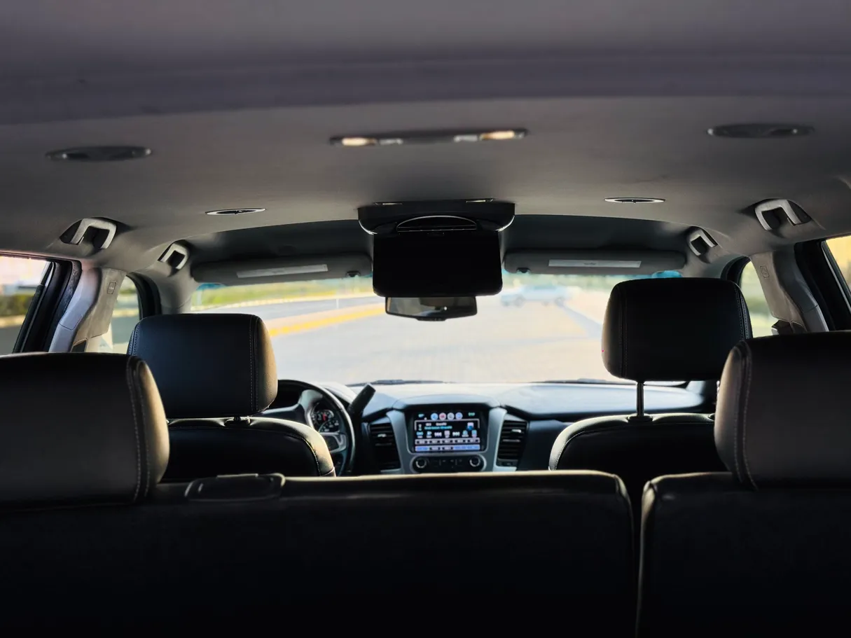 Car image 11