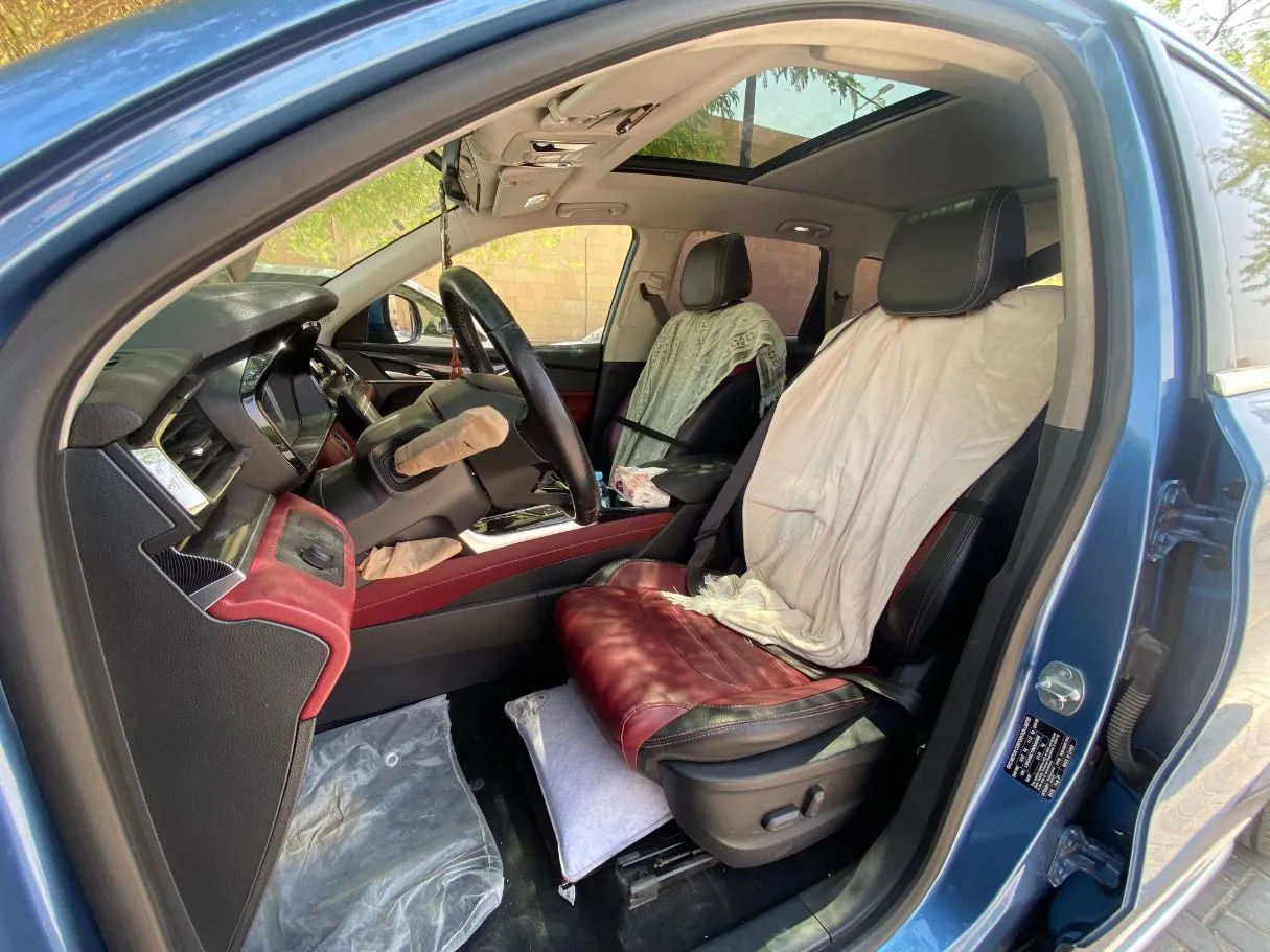 Car image 12