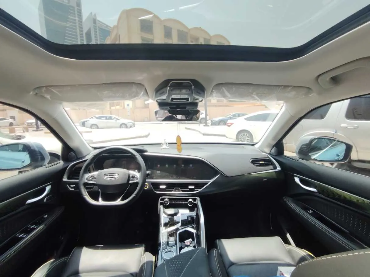 Car image 18