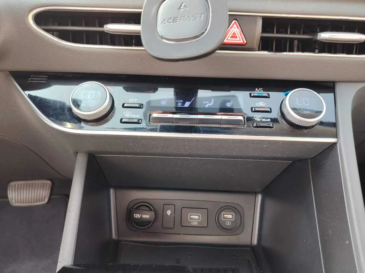 Car image 28