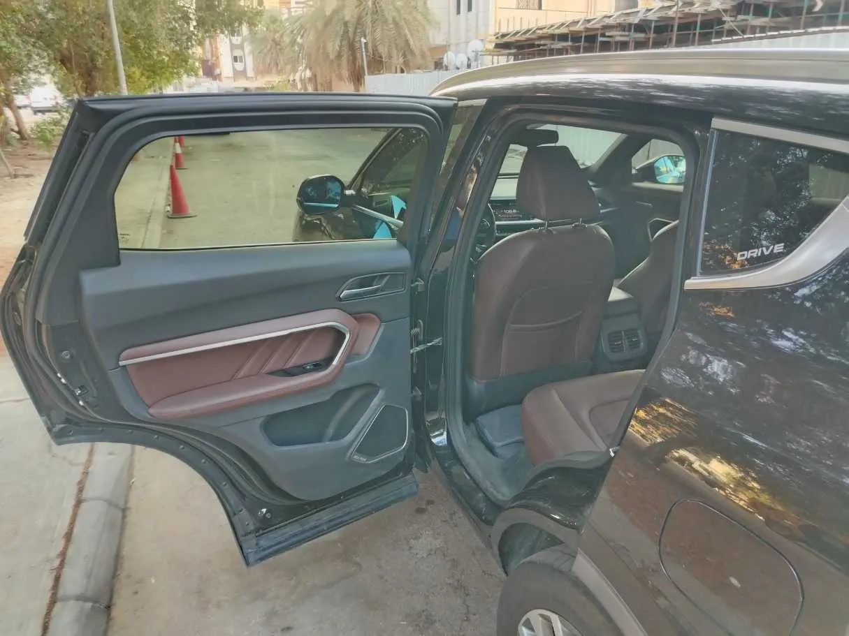 Car image 32