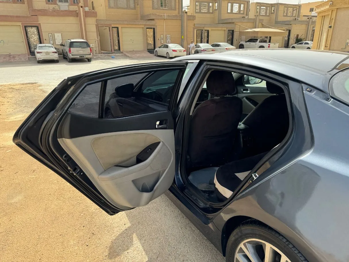 Car image 14