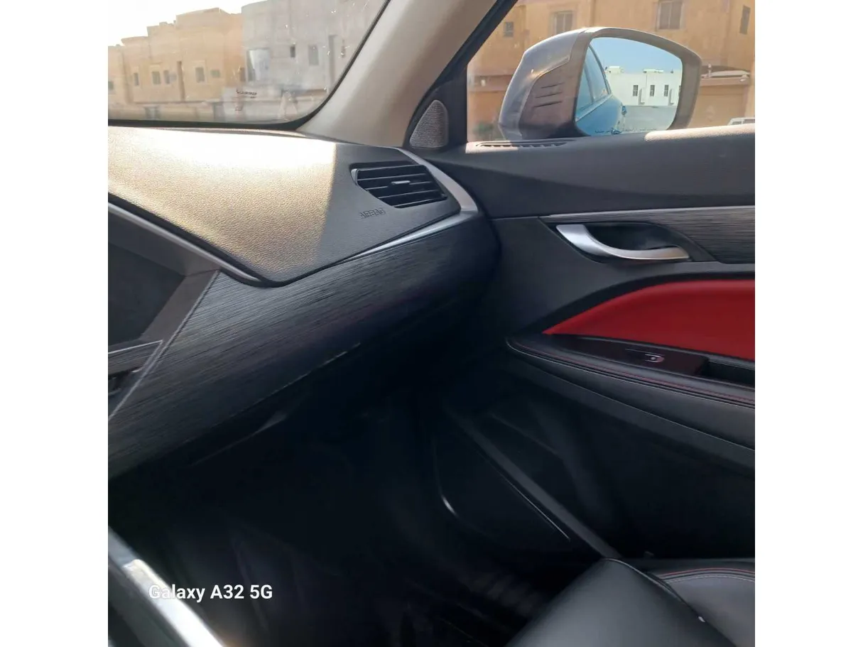 Car image 27