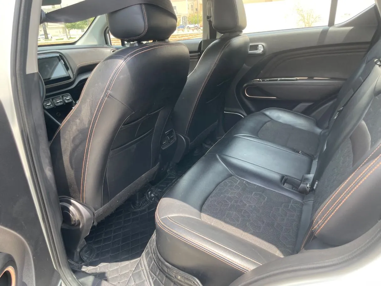 Car image 16