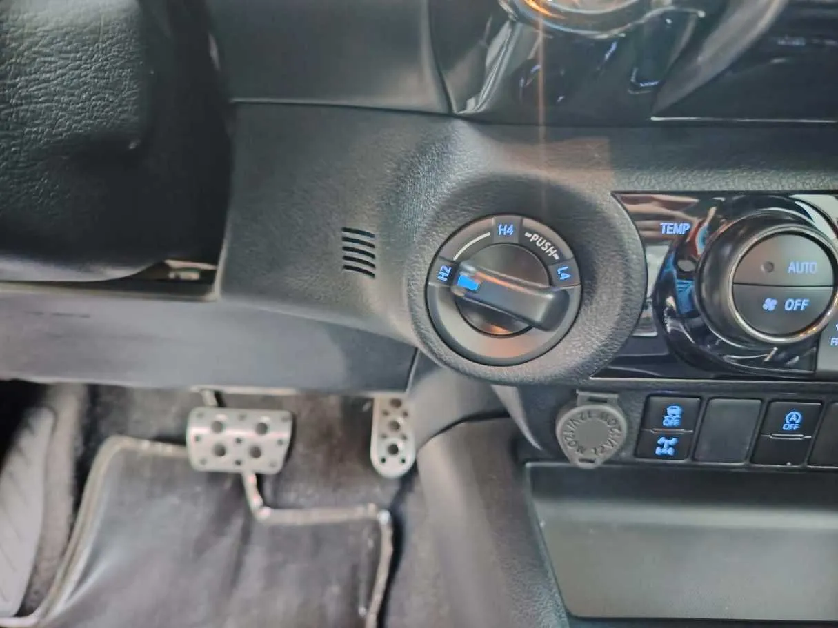 Car image 26
