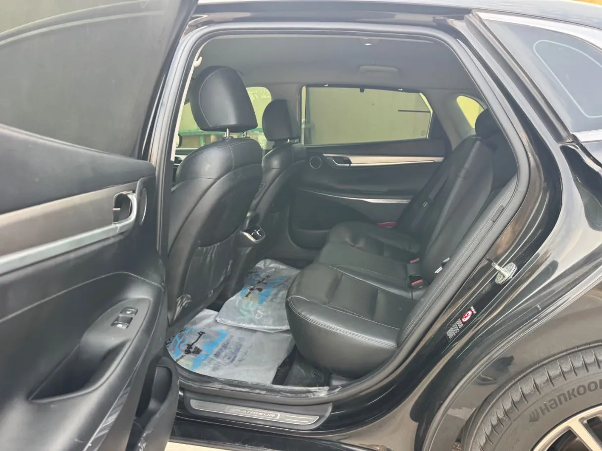 Car image 13