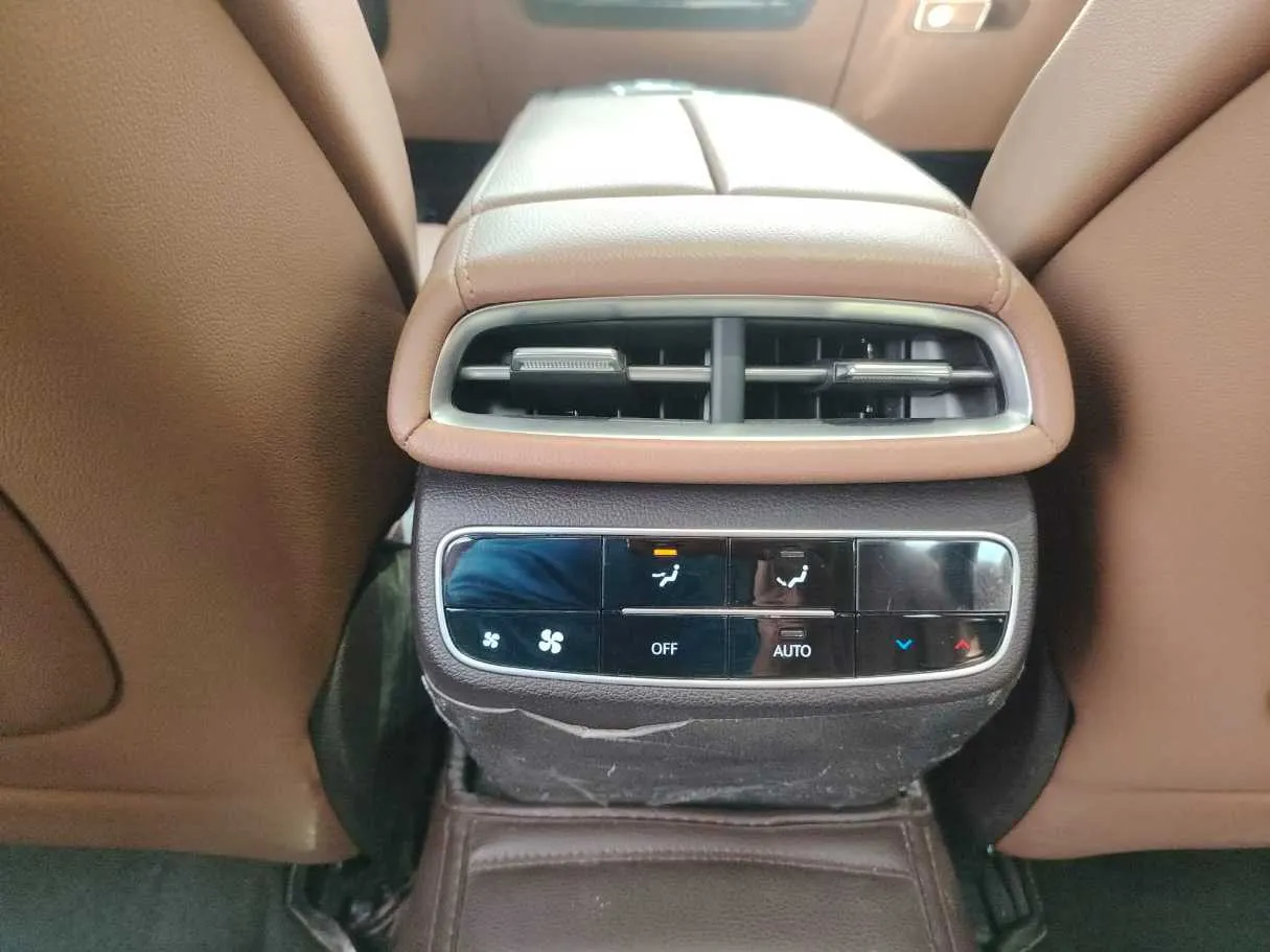 Car image 40