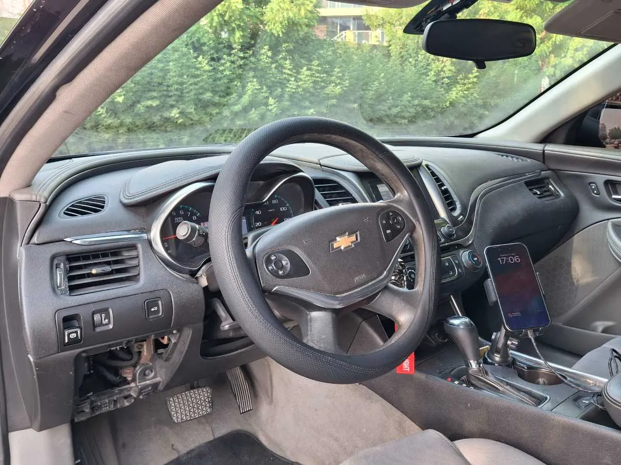 Car image 11