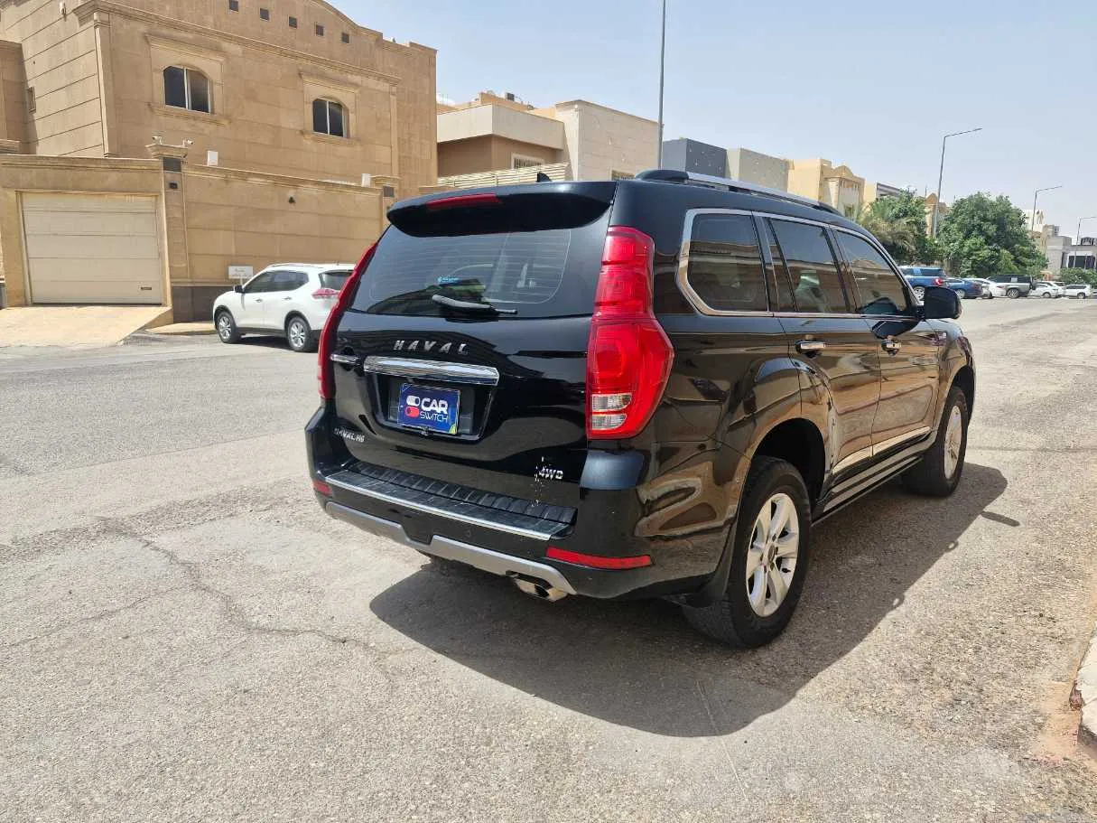 Car image 5