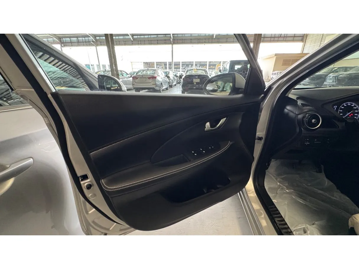 Car image 7
