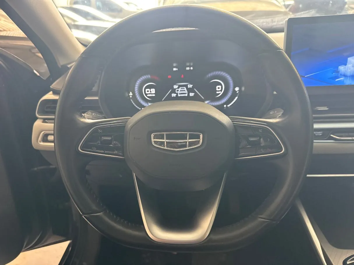 Car image 11