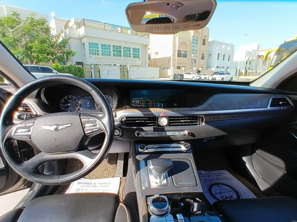 Car image 14