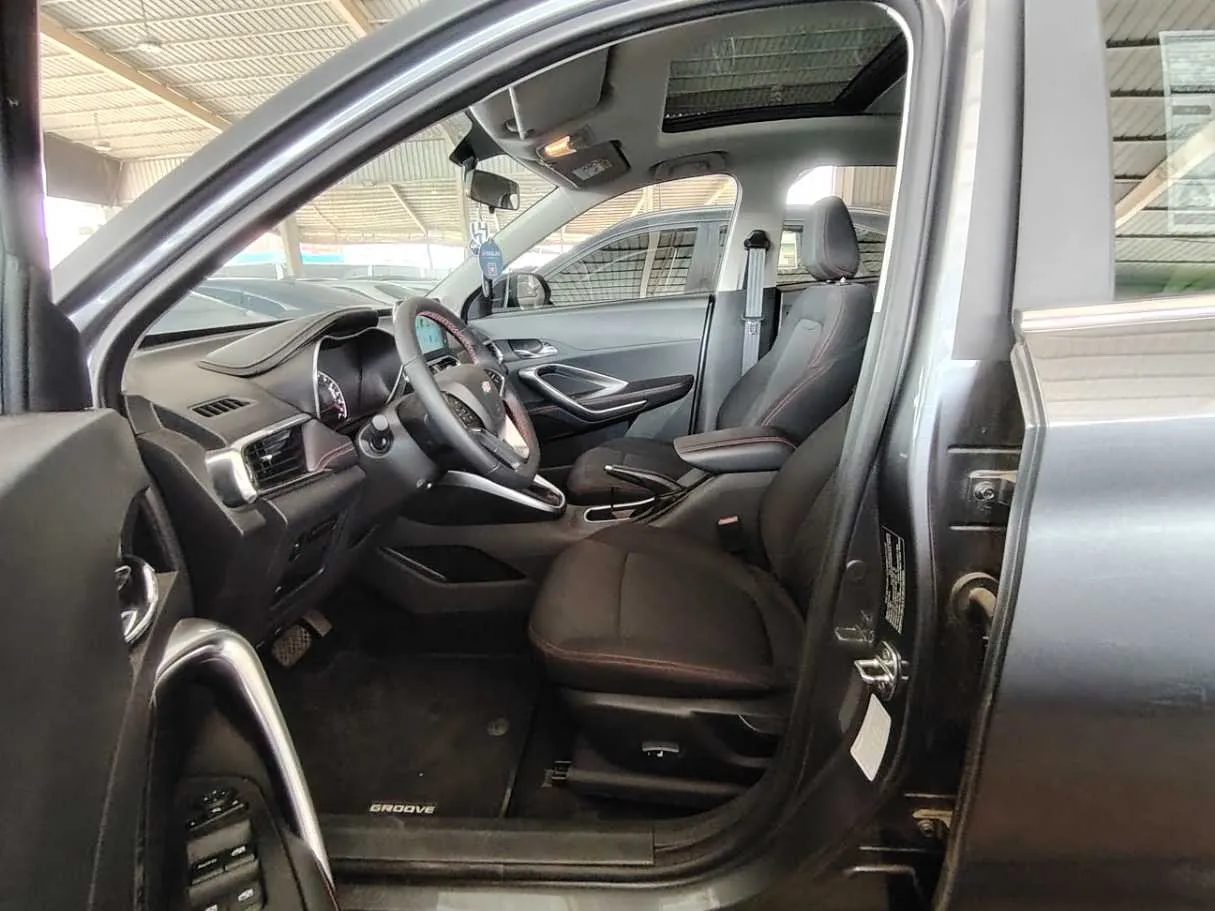 Car image 14