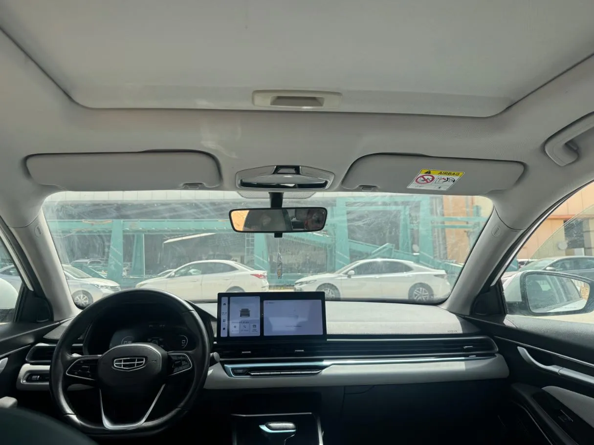 Car image 16