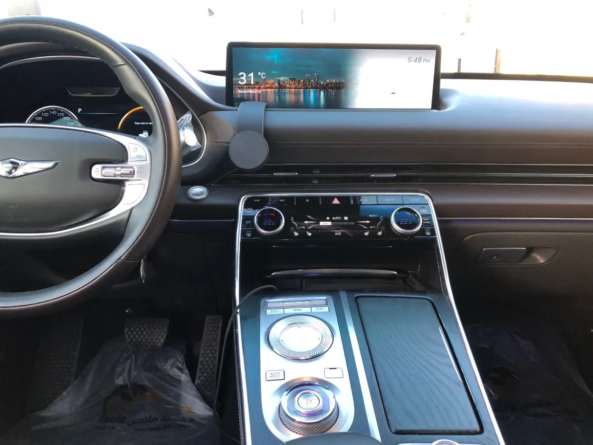 Car image 18