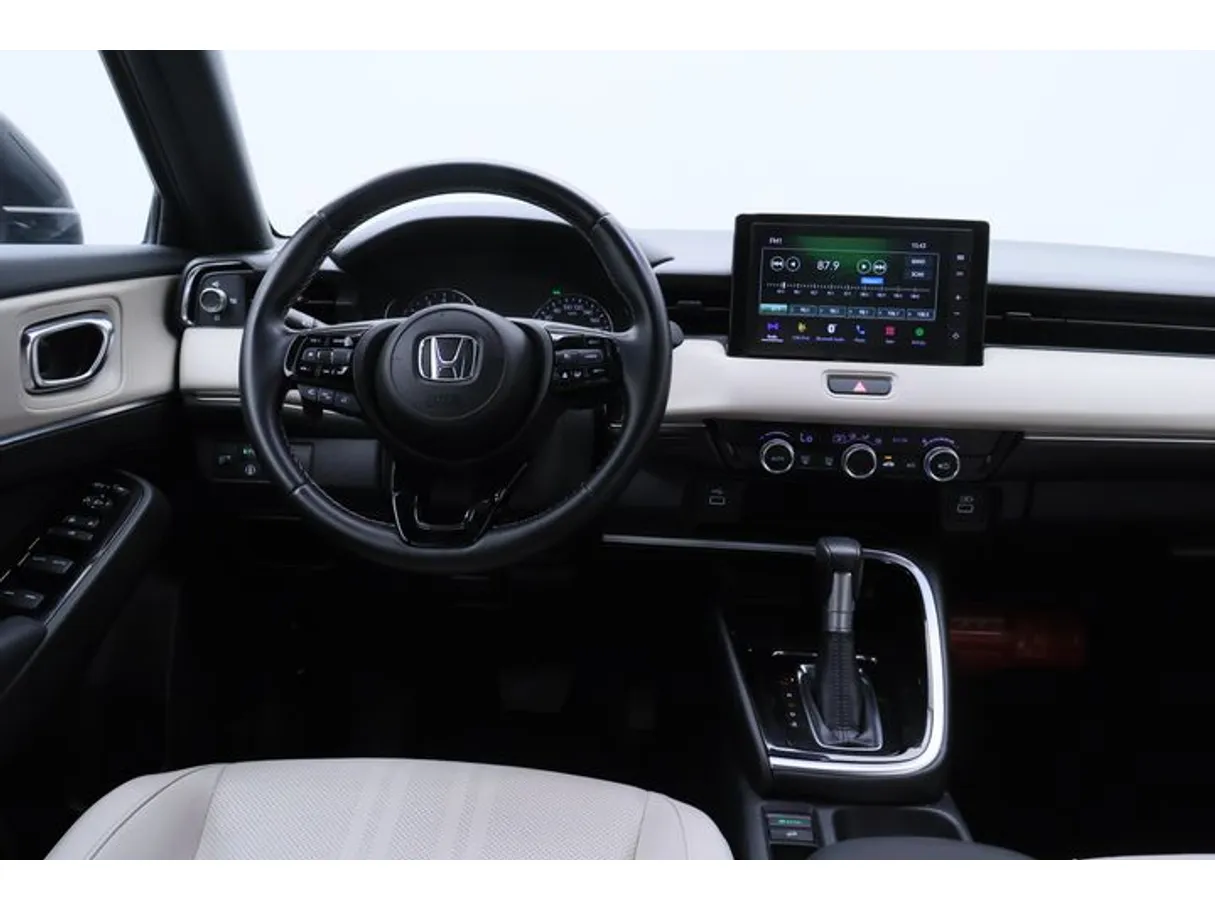 Car image 15