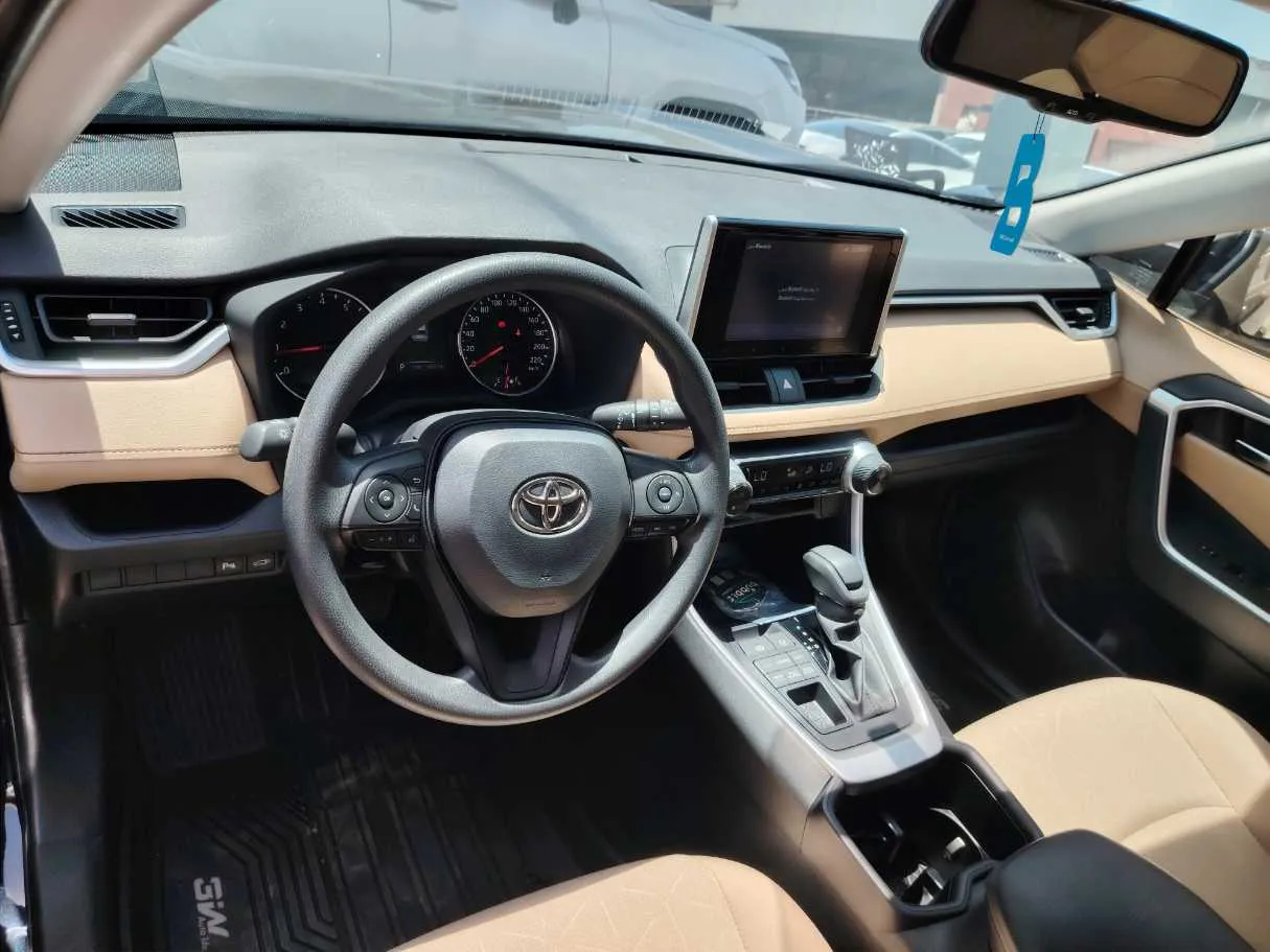 Car image 15