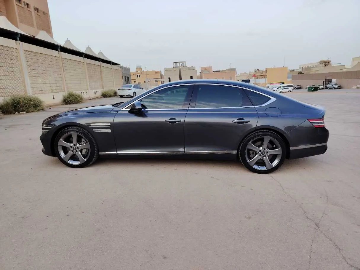 Car image 9