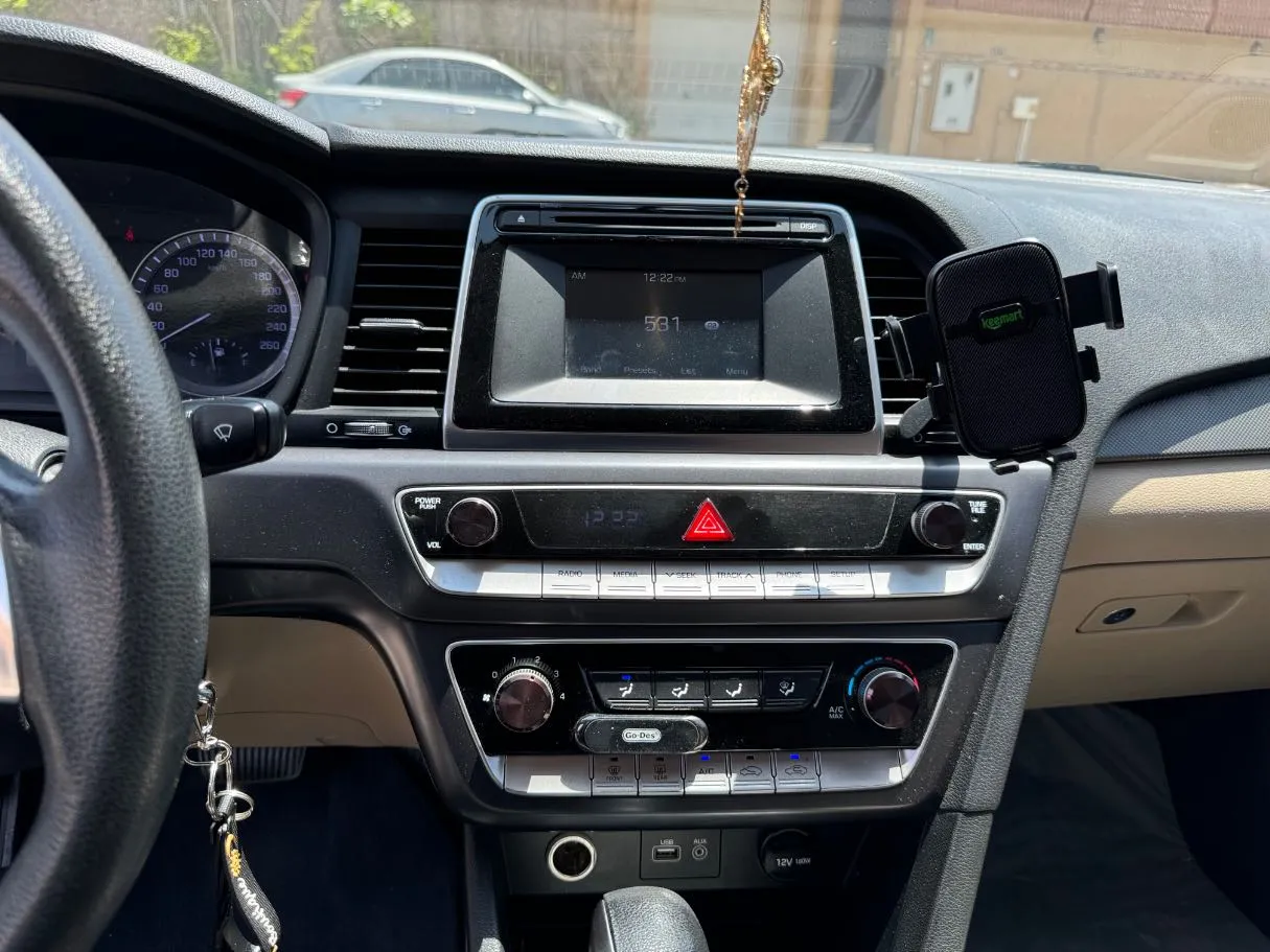 Car image 16