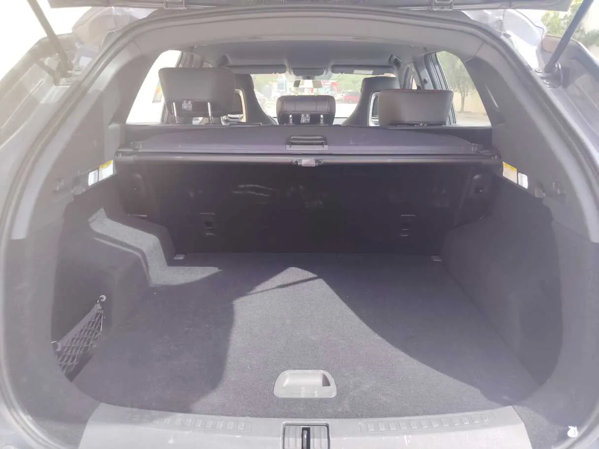 Car image 24