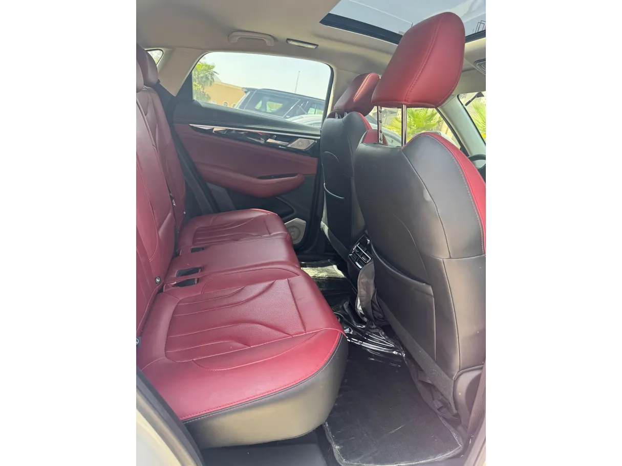 Car image 13