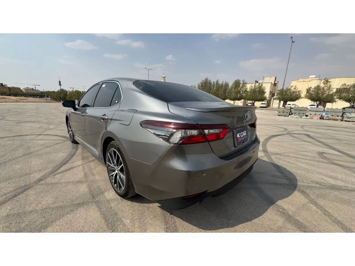 Car image 7