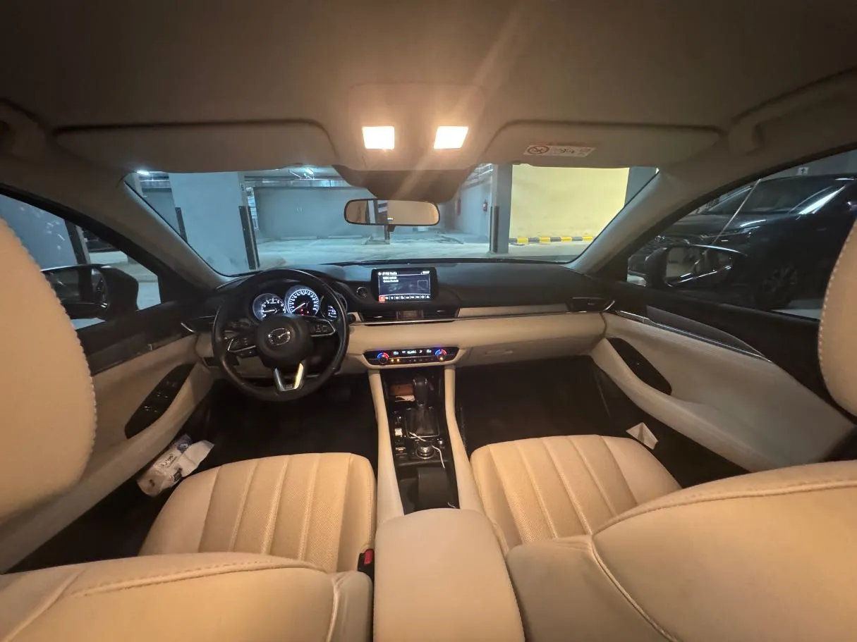 Car image 14