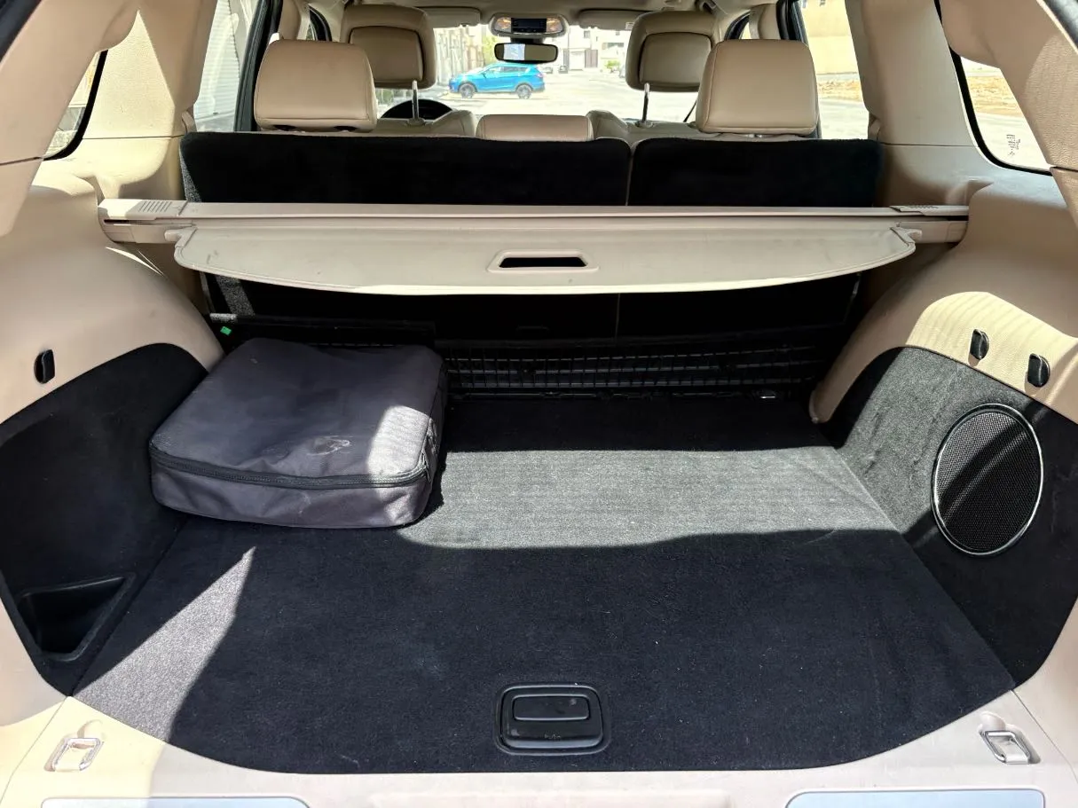 Car image 26