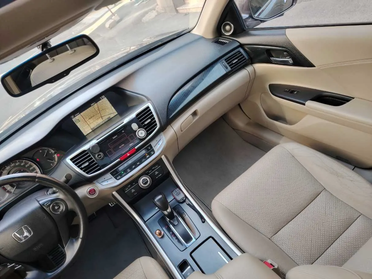 Car image 24