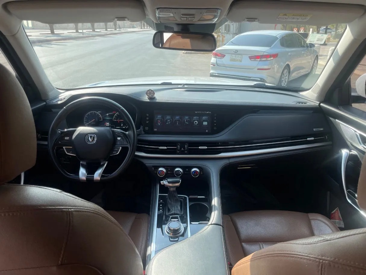Car image 18