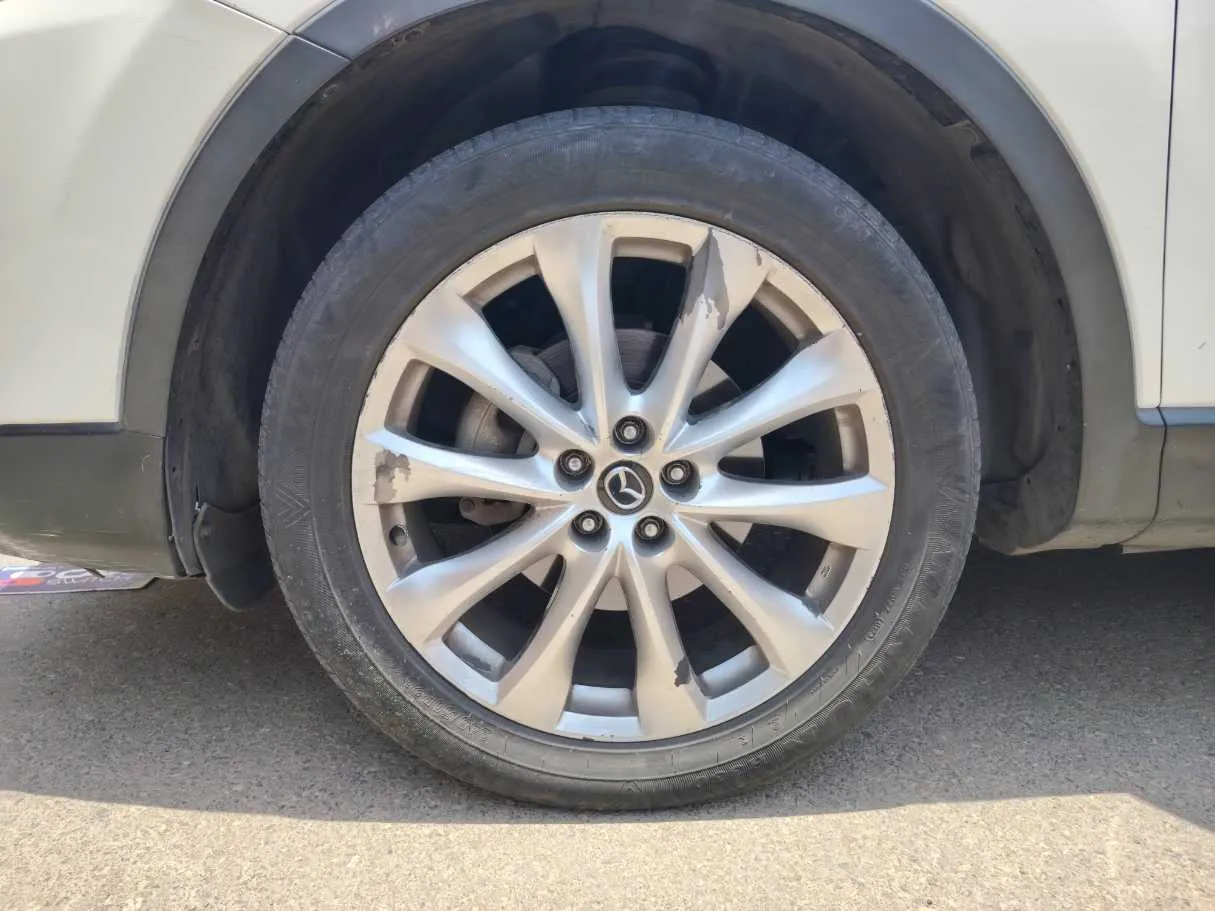 Car image 9