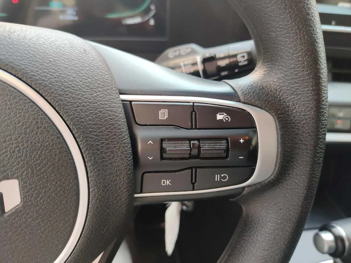 Car image 40