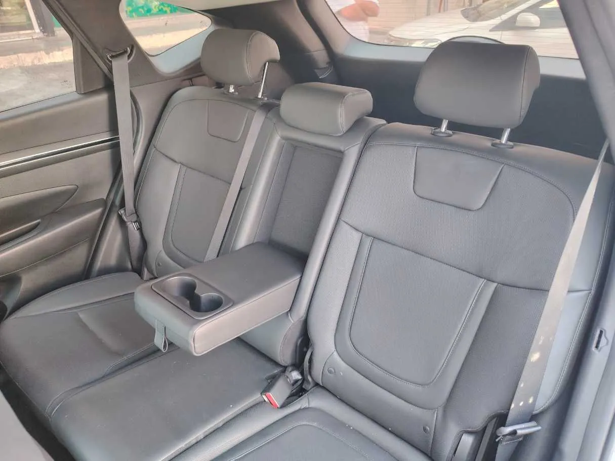 Car image 15