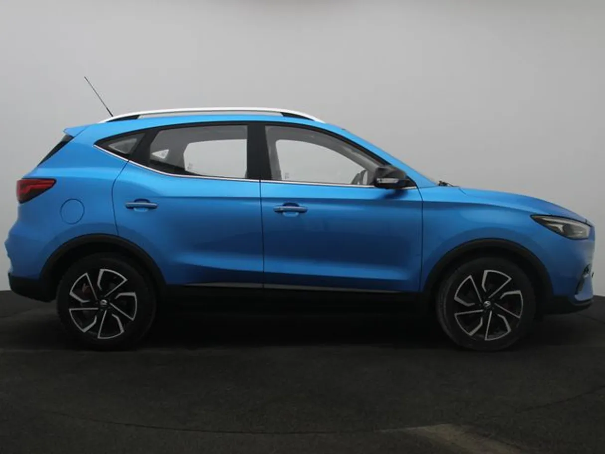 Car image 13