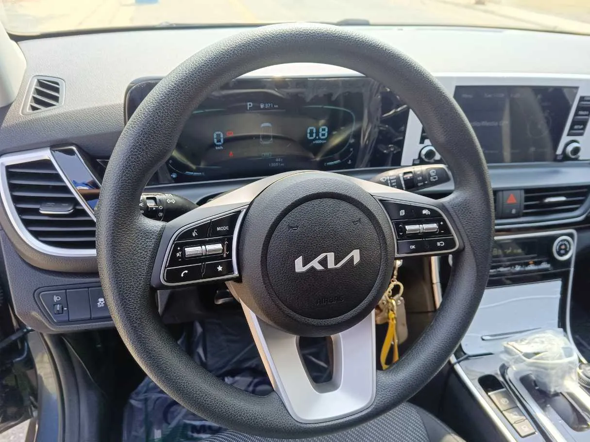 Car image 24