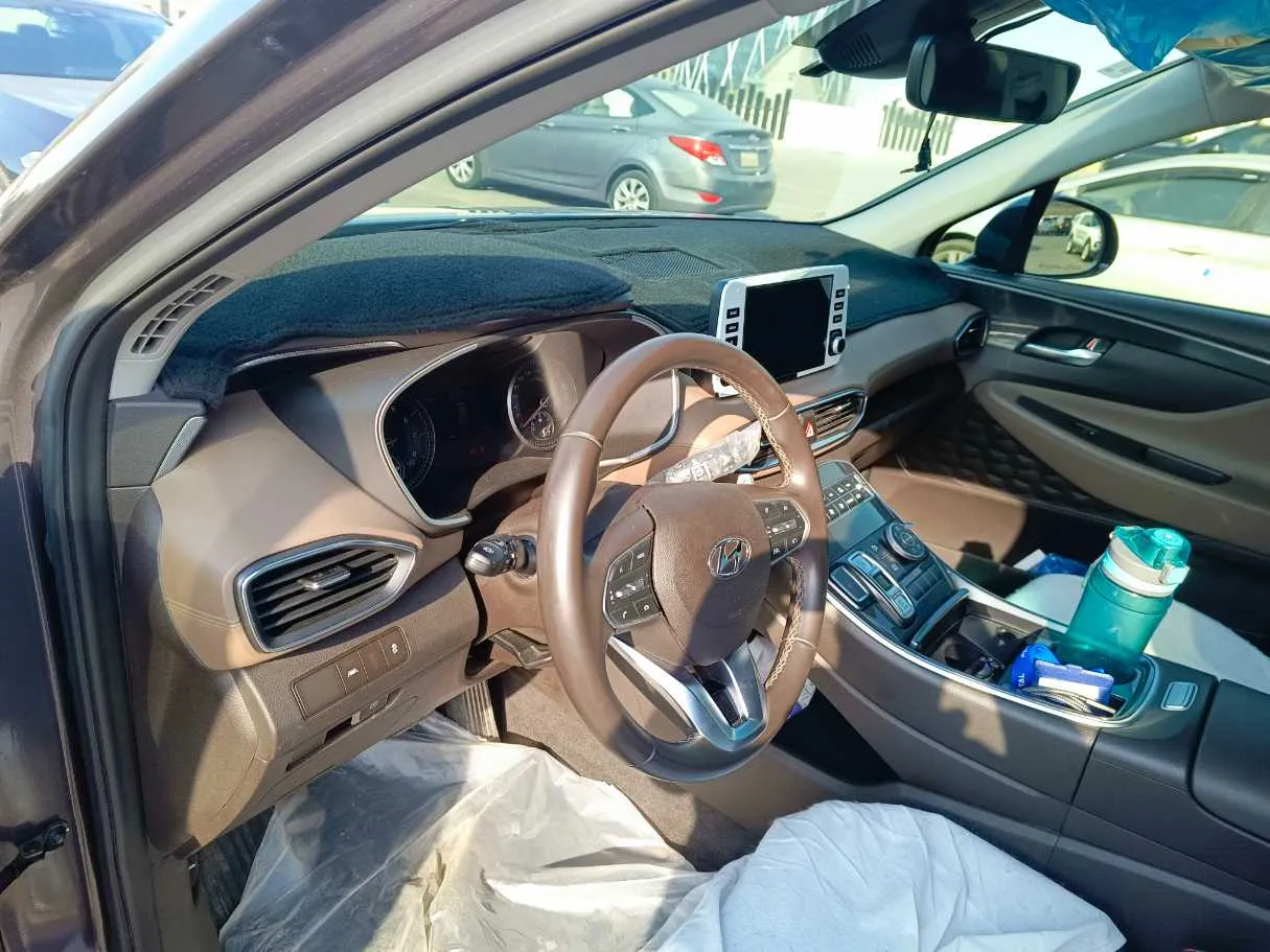 Car image 13