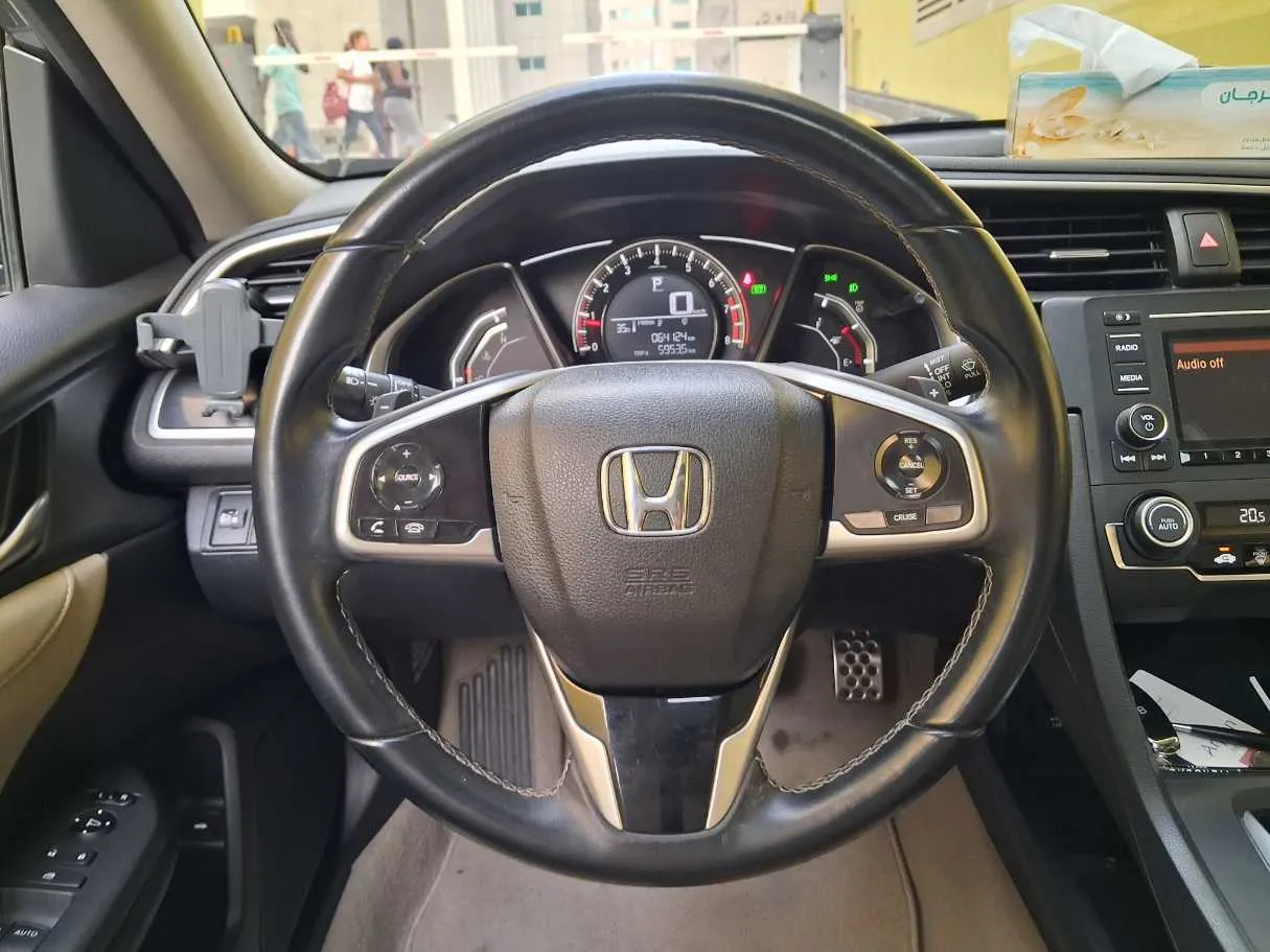 Car image 18
