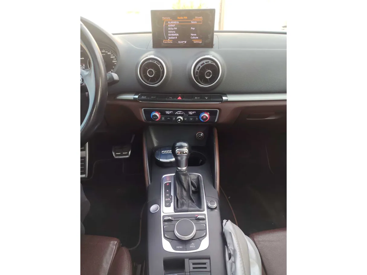 Car image 21
